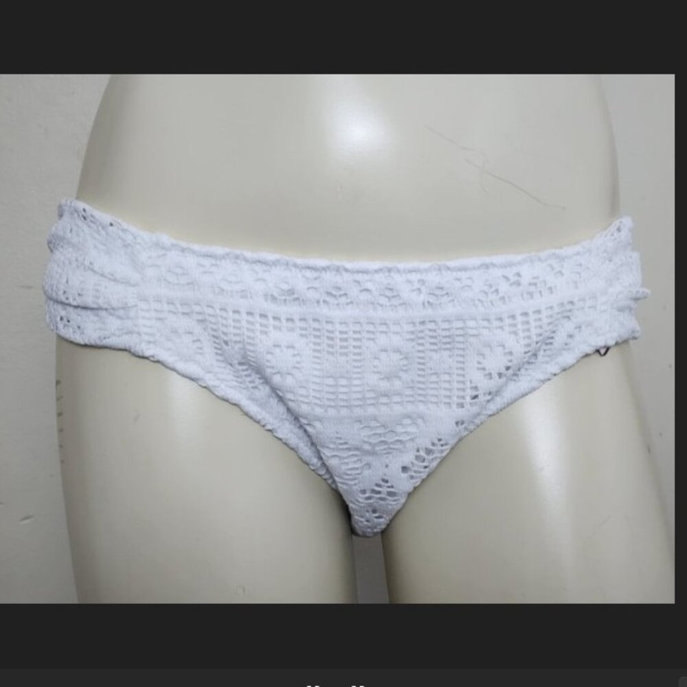 Victoria’s Secret The Knockout Bali Lace Bikini Bottom Size M NWT